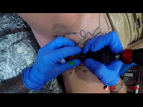 ❤️ Itin tatuiruota karšta Sully Savage gavo tatuiruotę ant savo klitorio ❤❌ Anal video prie lt.tubsexer-porn.ru ﹏